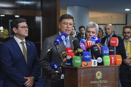 Carlos Viana (PSD) concede entrevista coletiva para falar sobre pedido de impeachment contra o ministro Alexandre de Moraes