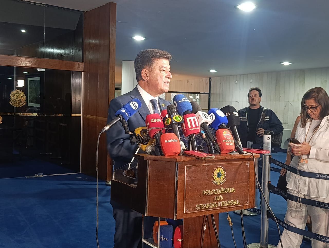 Carlos Viana cobra retomada imediata do Senado e defende convocação de Moraes no Senado