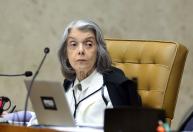 'Peço desculpas ao povo brasileiro', diz Cármen Lúcia sobre crise no Supremo