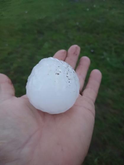 Chuva de granizo causa destruição no RS, e Defesa Civil emite alerta