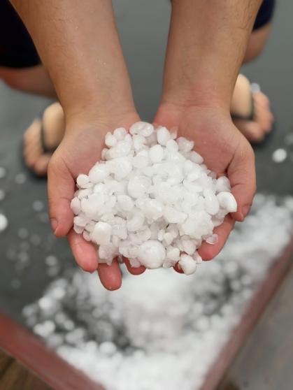 Chuva de granizo causa destruição no RS, e Defesa Civil emite alerta