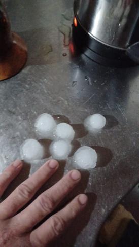 Chuva de granizo causa destruição no RS, e Defesa Civil emite alerta