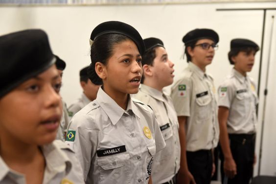 Projeto que permite modelo cívico-militar em escolas privadas de BH avança na Câmara