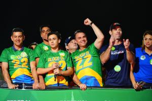 Em Minas, Flávio fala em vitória no primeiro turno e pede votos para eleitores de Lula