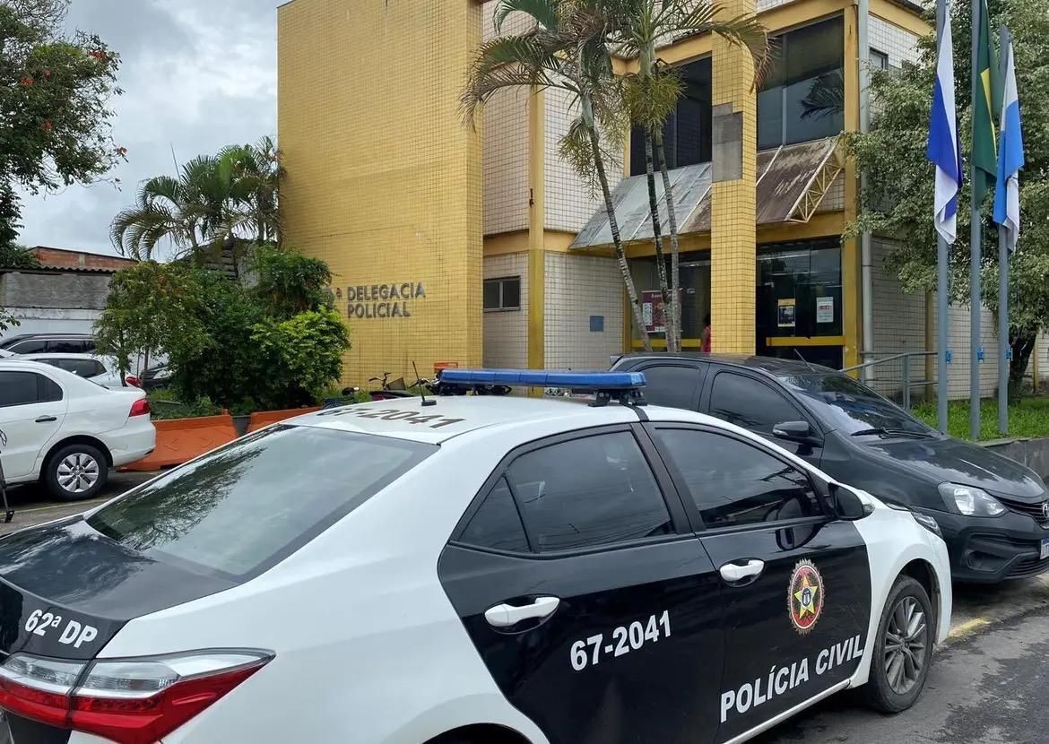 Pai é preso após arremessar bebê de 5 meses contra calçada no Rio