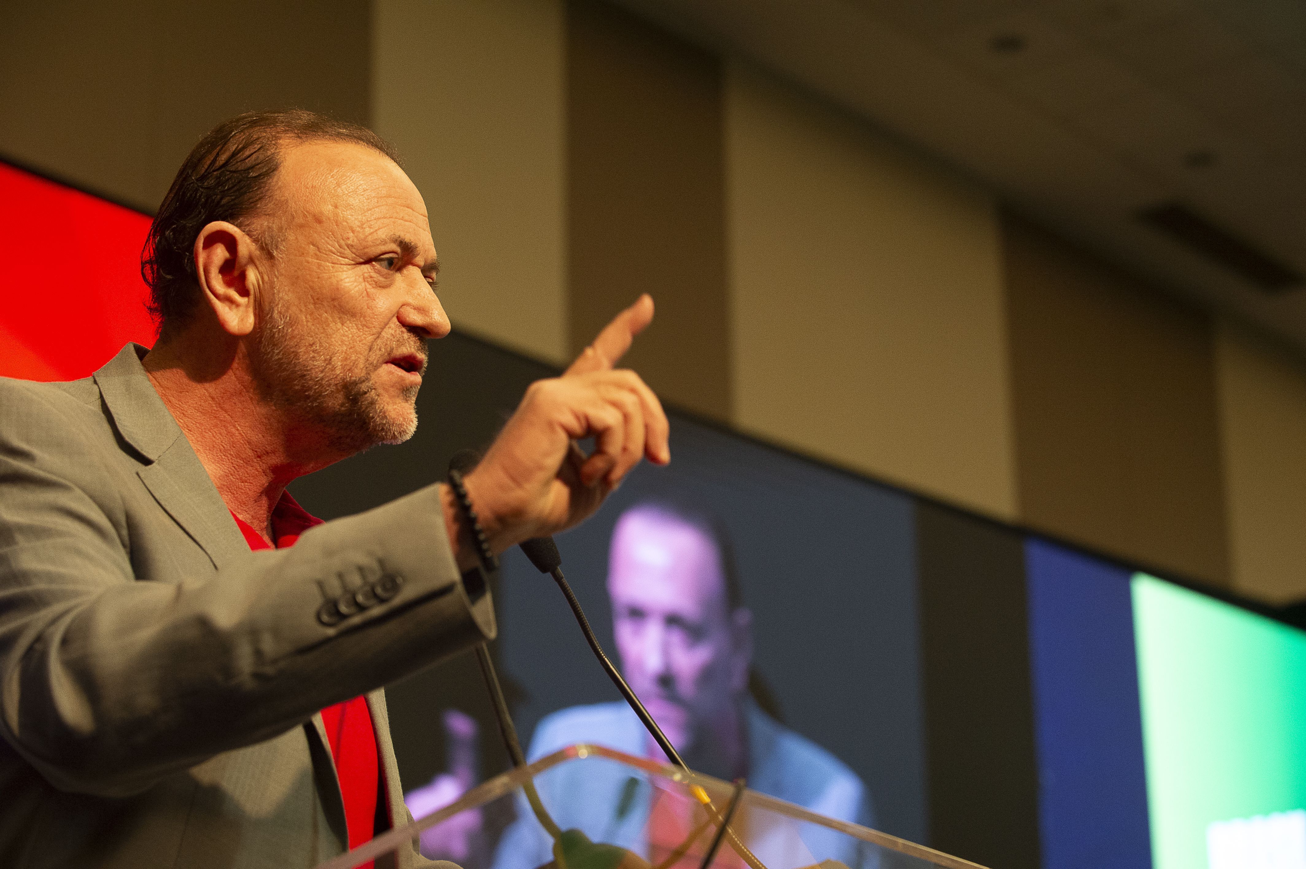 'Esse Poder Judiciário não nos representa', diz presidente do PT sobre crise no STF