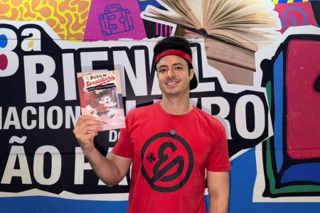 Enaldinho abre o jogo sobre vivências reais que moldaram seu primeiro livro