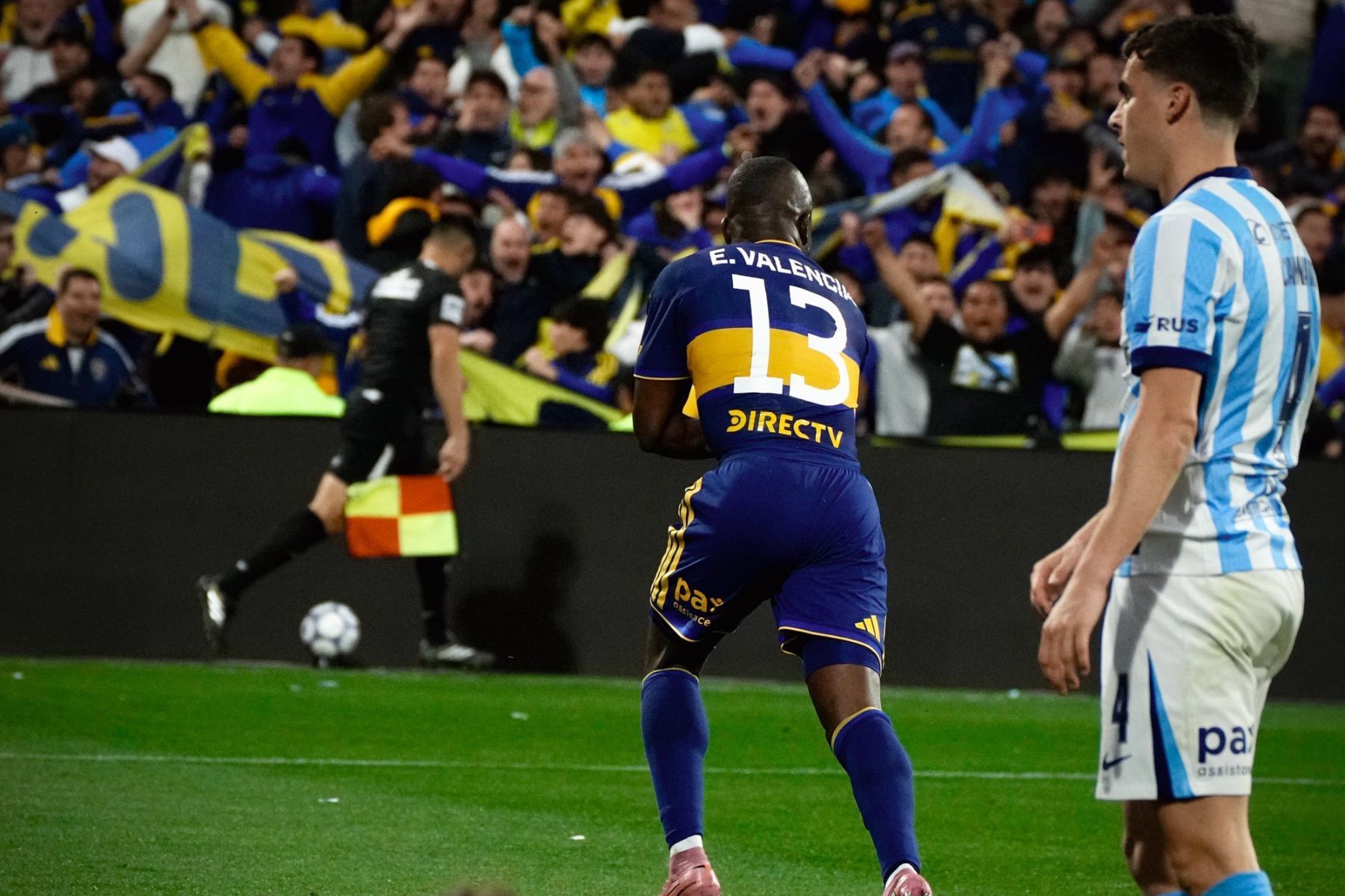 Com virada incrível e hat-trick de ex-Inter, Boca elimina Racing na Copa da Argentina