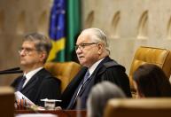Dino e Fachin trocam farpas sobre pedido de palavra e regimento interno