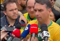 Flávio Bolsonaro diz que ministro Dino atua no STF para ajudar governo Lula