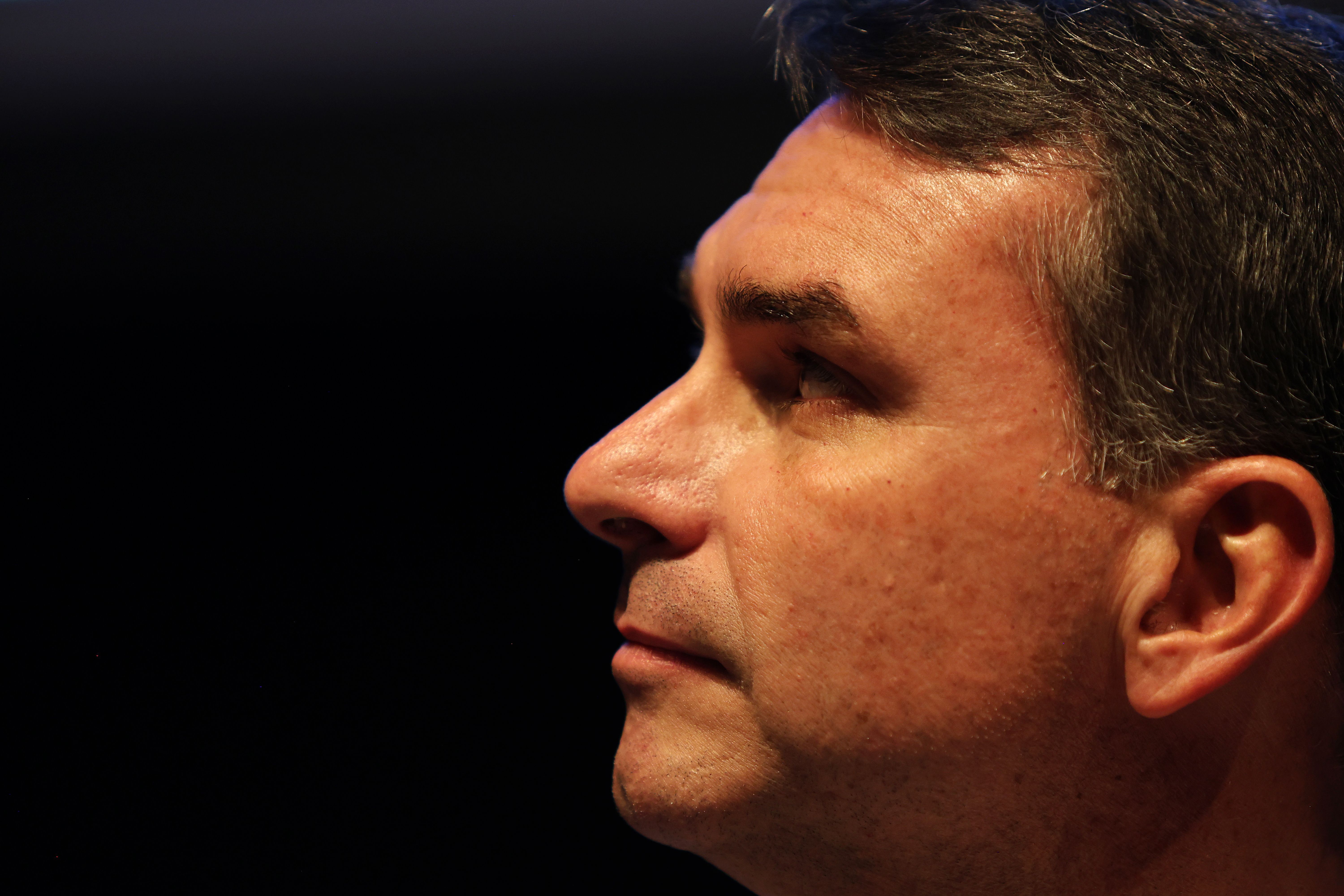 PF detalha linha do tempo de contatos entre Flávio e Vorcaro para financiar 'Dark Horse'