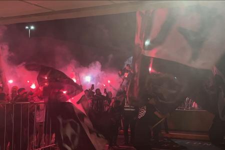 Festa da torcida do Botafogo no Aeroporto do Rio de Janeiro • Felippe Rocha/Itatiaia