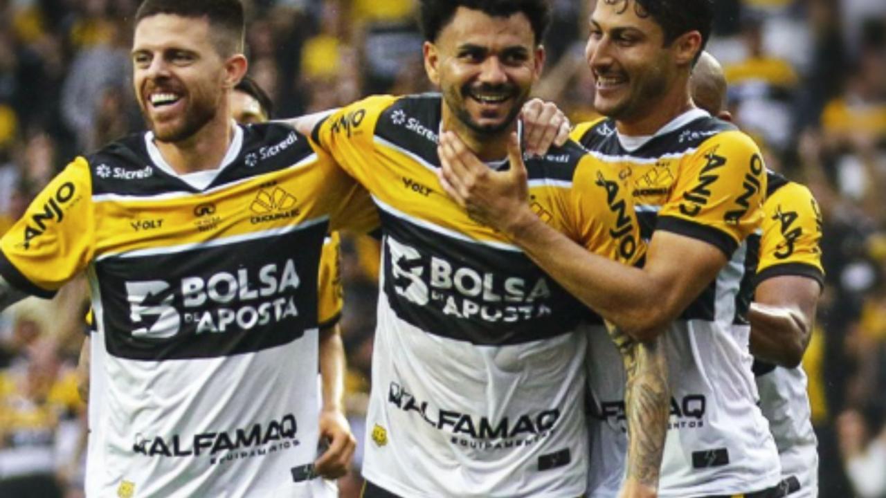 Criciúma goleia Avaí por 3 a 0 e encerra sequência negativa na Série B