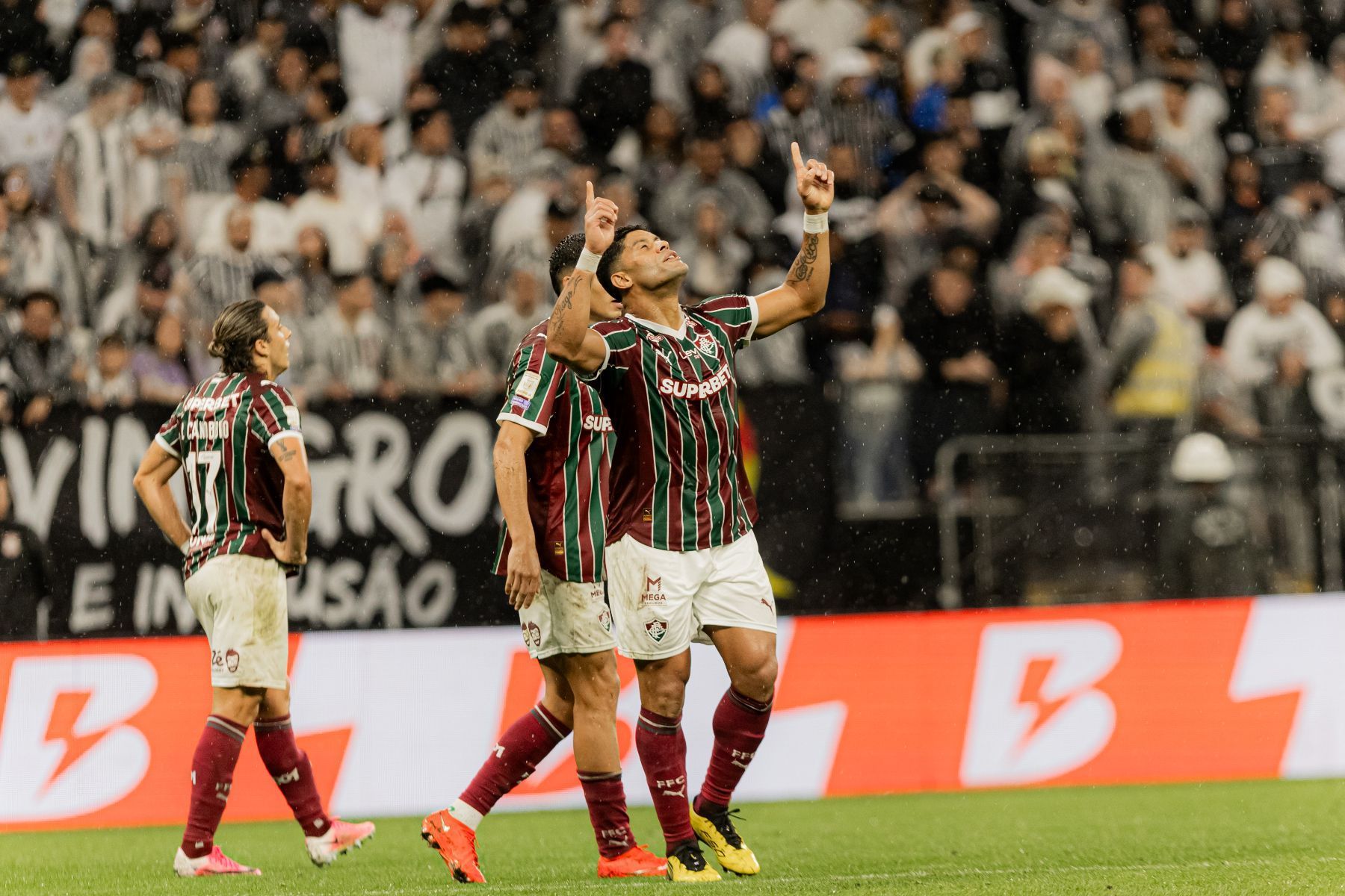 Hulk embala e chega a 11 participações em gols pelo Fluminense