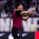 Dirigente do Corinthians anuncia permanência de Diniz a pedido dos jogadores