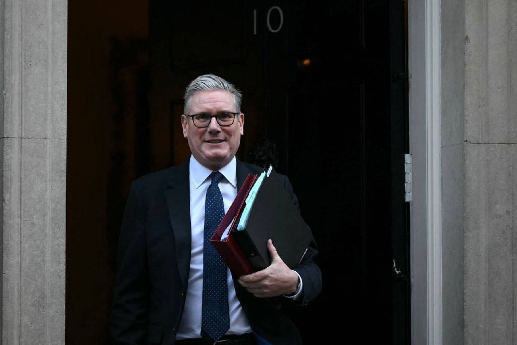 Após deixar cargo de primeiro-ministro, Keir Starmer renuncia ao Parlamento no Reino Unido
