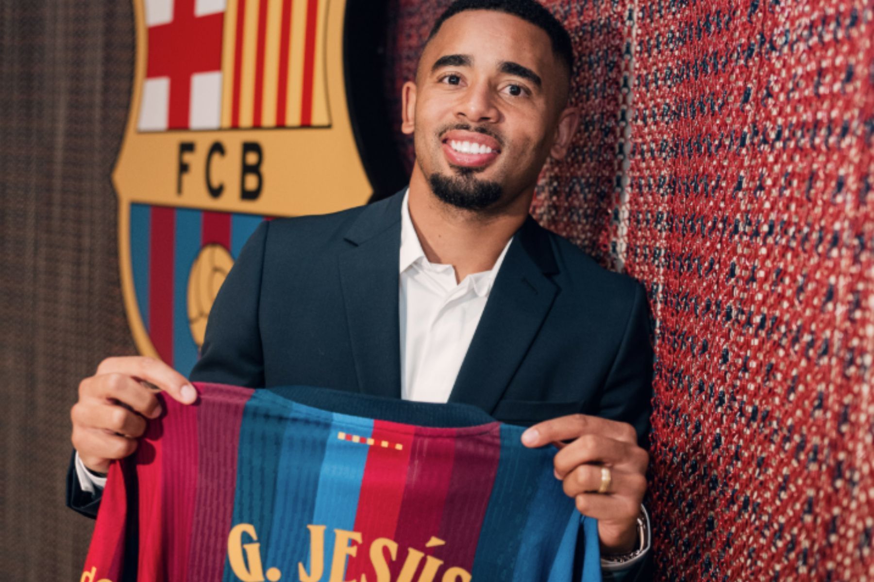 Barcelona anuncia contratação de Gabriel Jesus até 2029