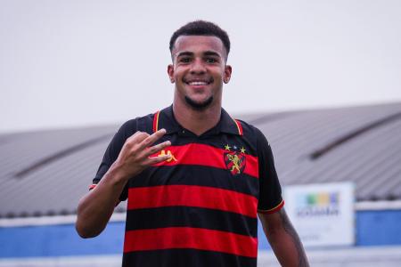 Arthur Moron em ação pelo Sport sub-20
