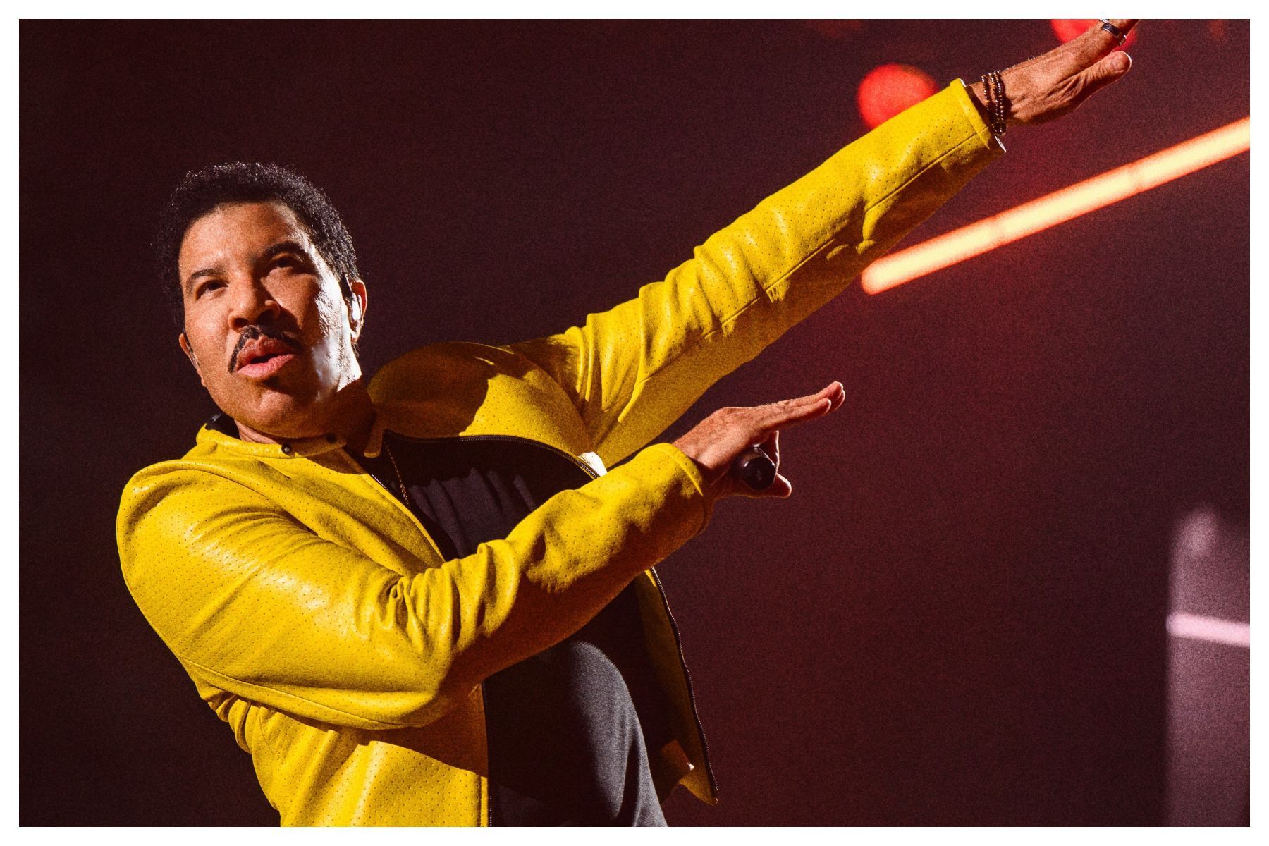Lionel Richie permanece internado na UTI após suspeita de problemas cardíacos