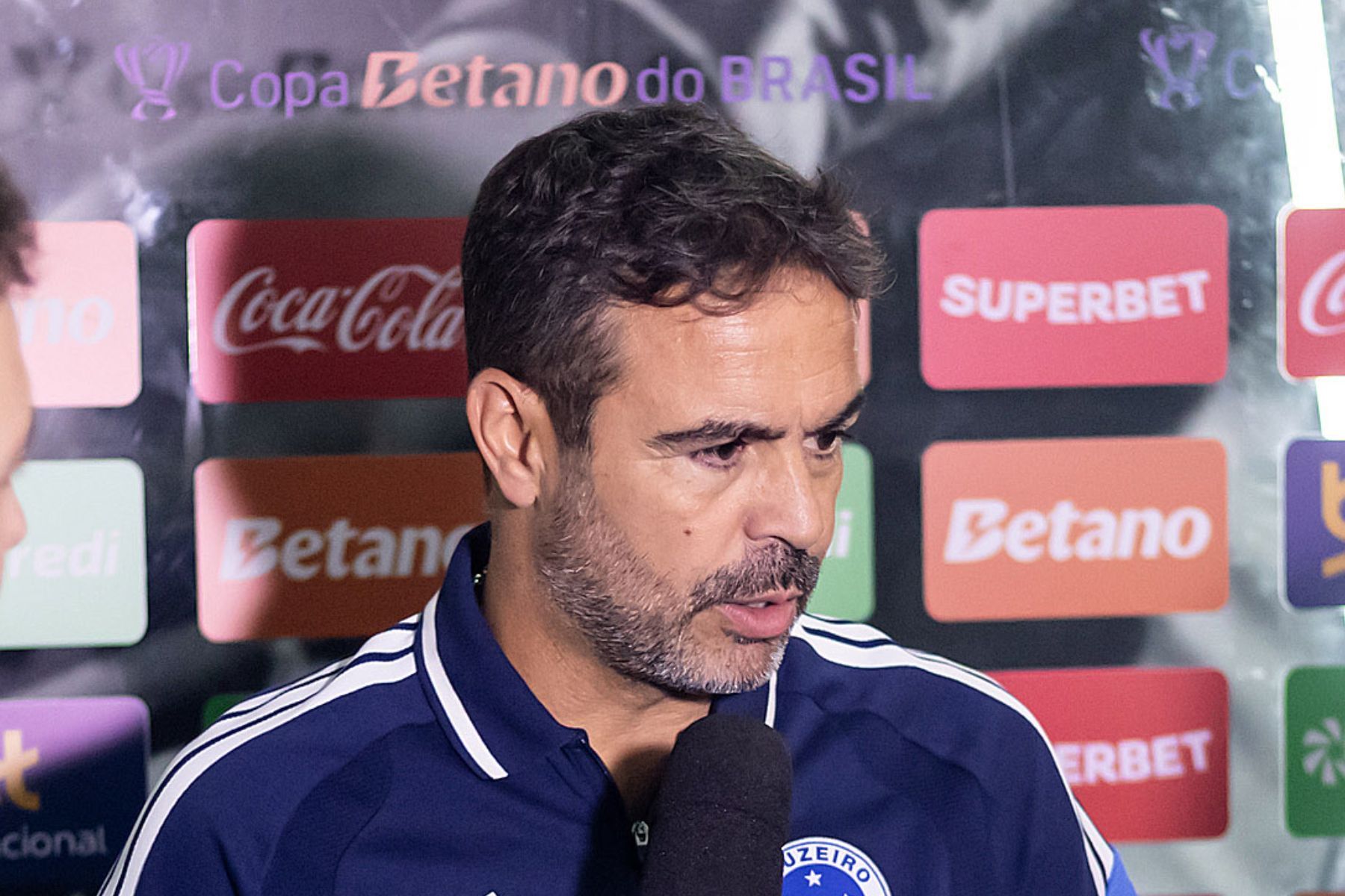 Cruzeiro: assessoria de Artur Jorge se posiciona sobre queda de perfil no Instagram