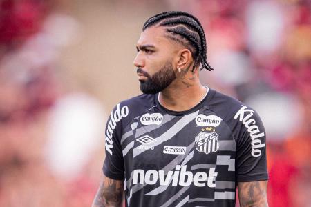 Gabigol em ação pelo Santos contra o Flamengo, no Maracanã, pelo Brasileiro