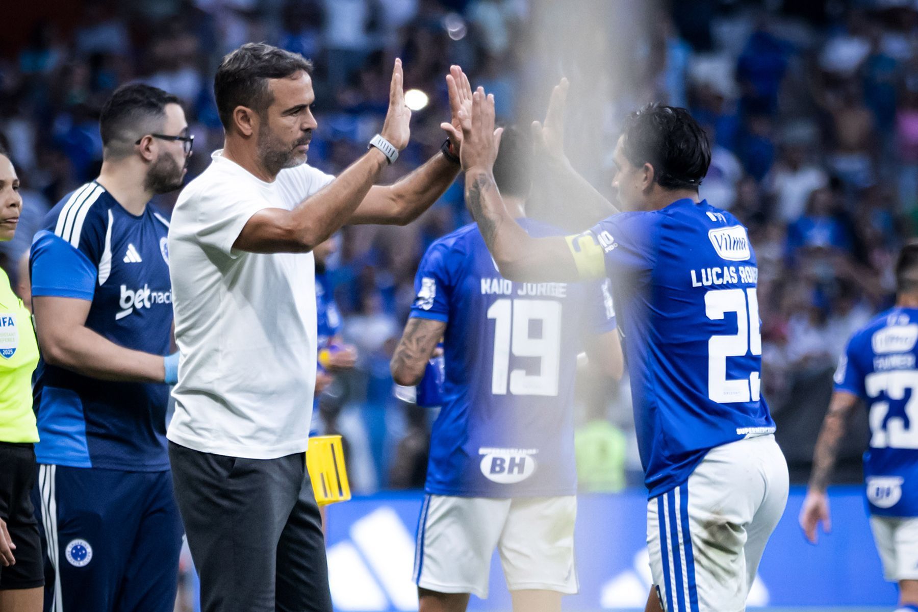 Artur Jorge cita meta de títulos e destaca união do Cruzeiro: 'Inabalável'