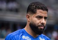 Zagueiro do Cruzeiro se dá bem contra artilheiro do Brasileirão e segue evolução