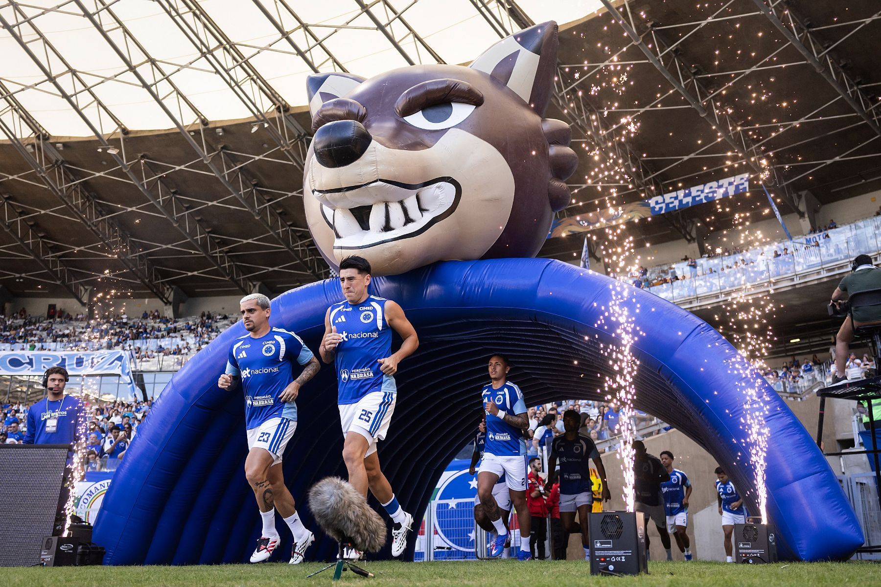 Com 4ª maior média de público da Série A, Cruzeiro ficará um mês longe do Mineirão