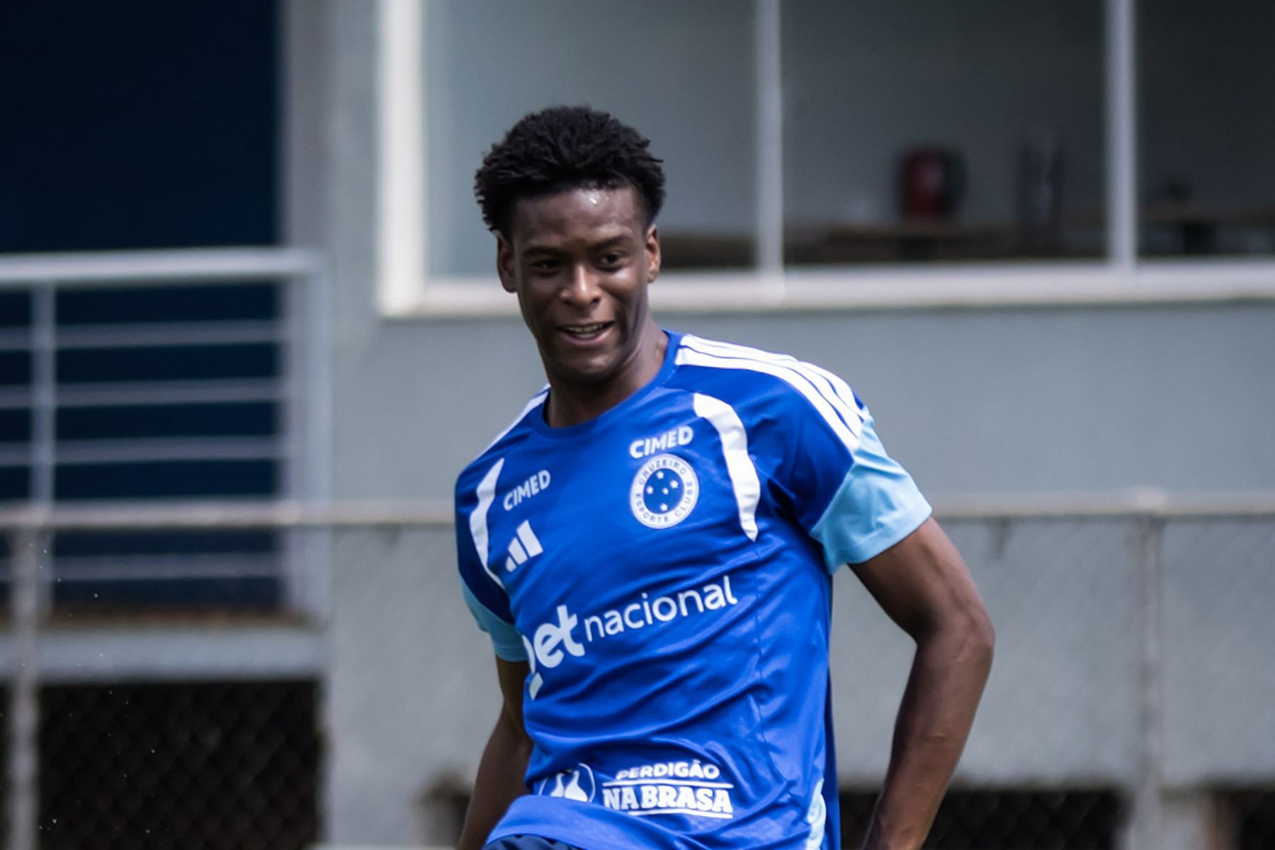 Titular evolui em tratamento e avança para reforçar o Cruzeiro no Brasileirão