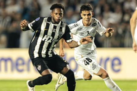 Atlético é dominado, perde para o Santos e se complica nas quartas da Sul-Americana