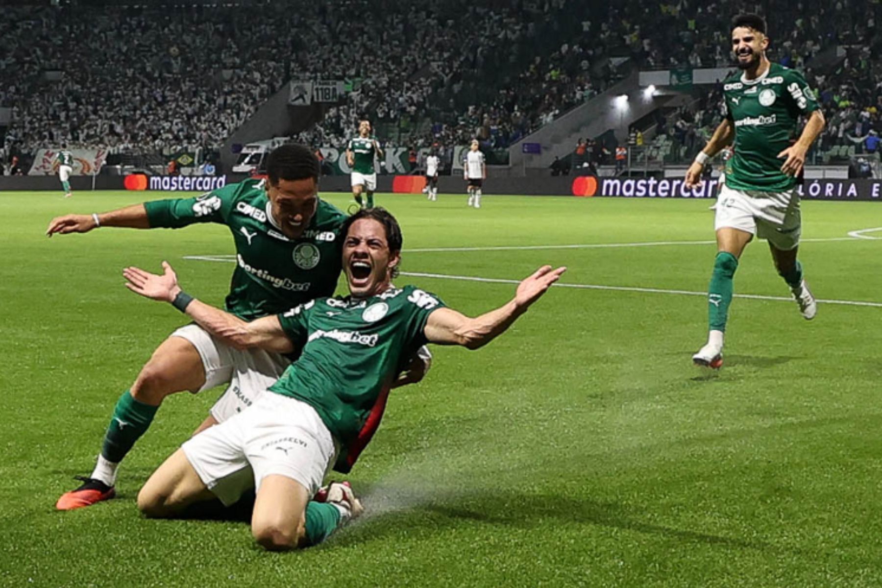 Giay comemora primeiro gol com a camisa do Palmeiras: 'Me sentindo muito bem'