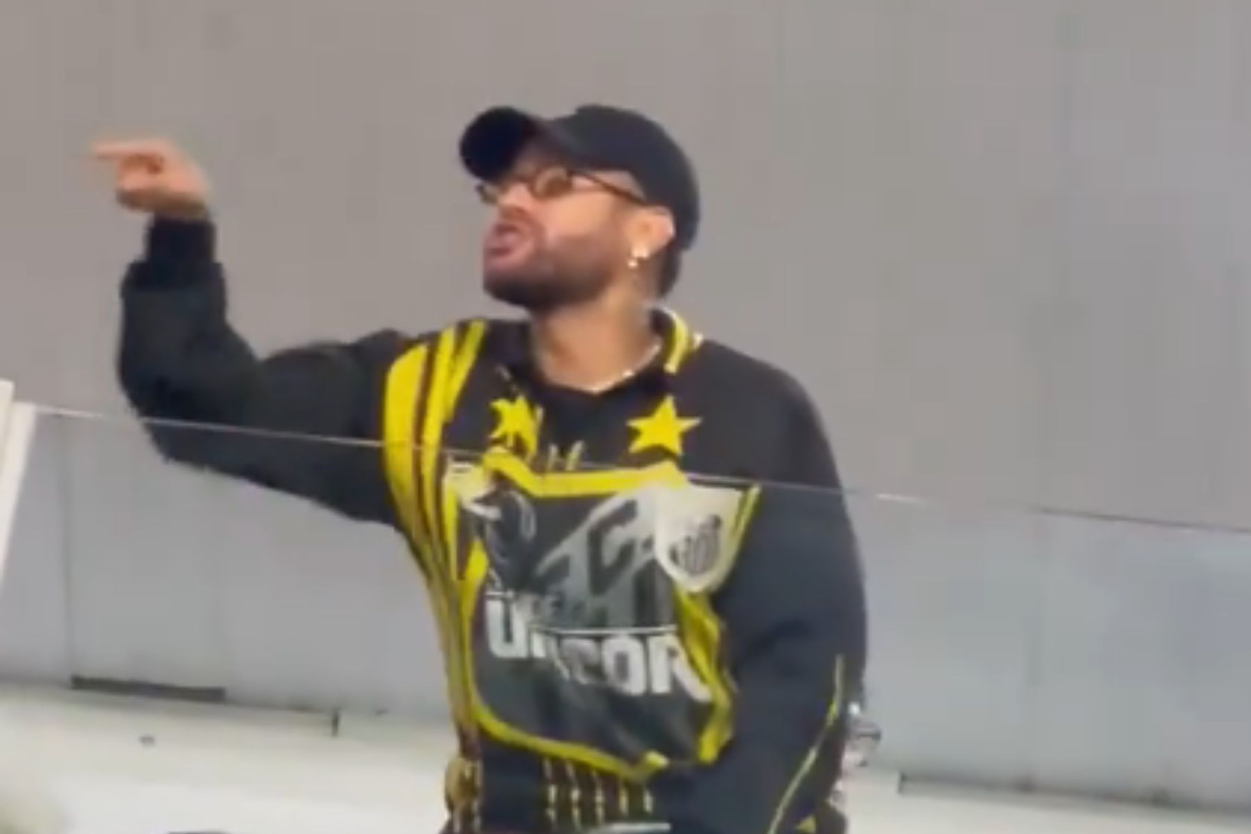 Neymar provoca torcida do Atlético: 'Sem joelhos, sou melhor que seu time todo'