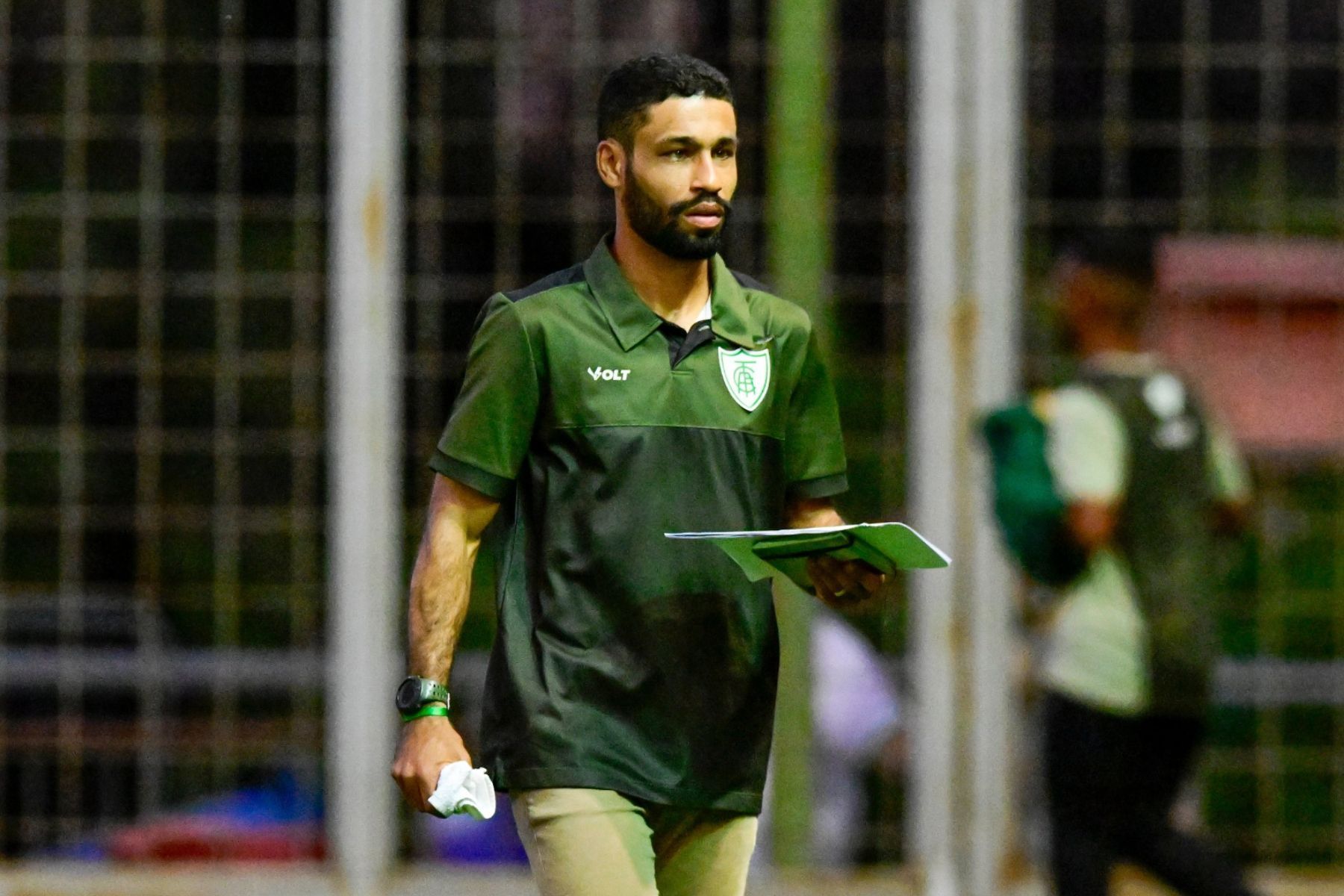 Futebol feminino: América anuncia saída do técnico Jorge Victor
