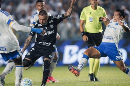 Everton Cebolinha em ação em Santos x Cruzeiro • Divulgação/Santos FC