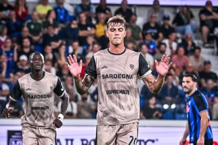 Daniel Maldini, meia-atacante do Cagliari, em ação contra a Atalanta