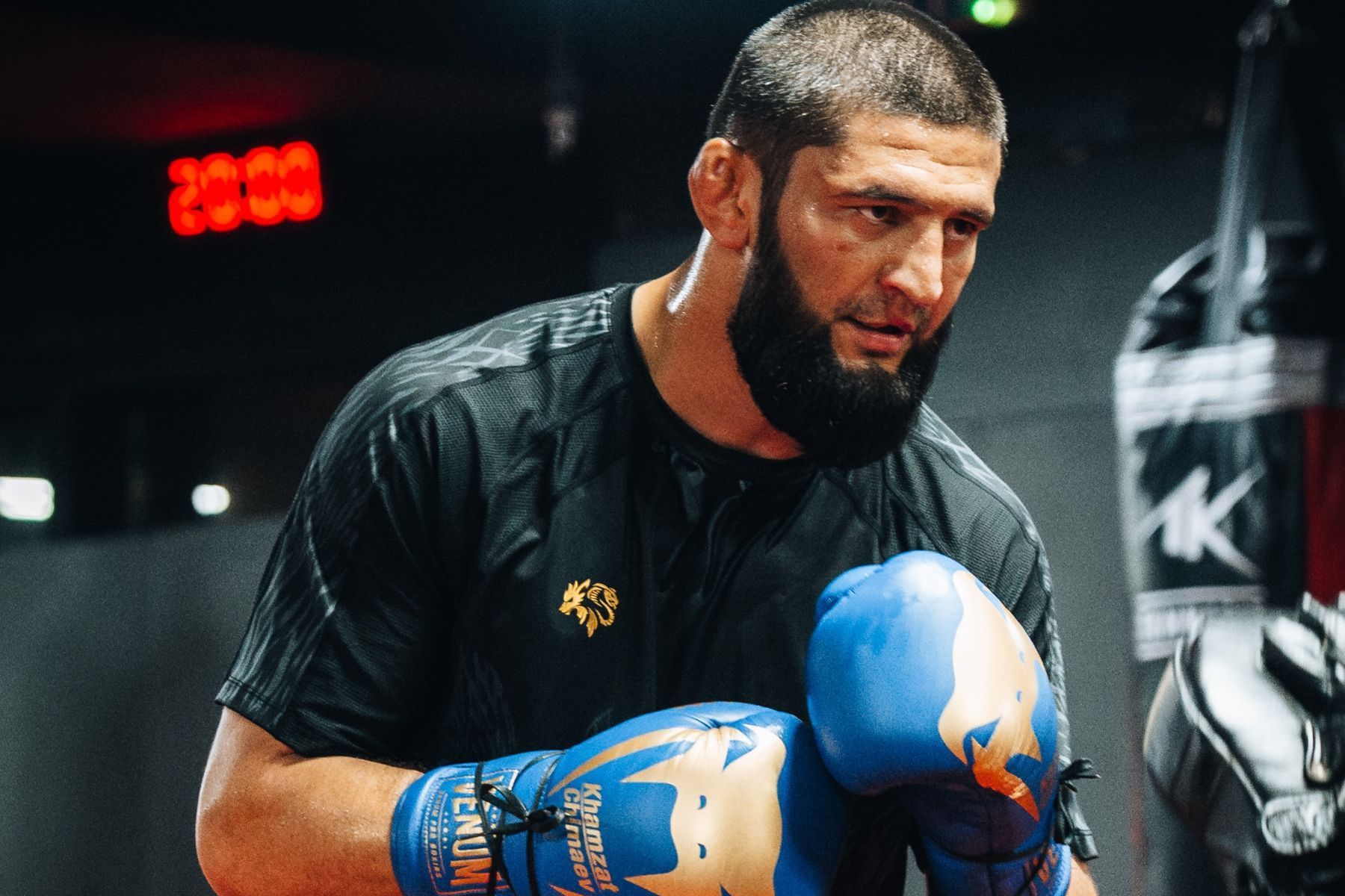 Chimaev reclama de inatividade no UFC, cobra por luta e dá ultimato: 'Estou tentando'