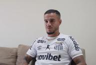 Apresentado no Santos, Coutinho desabafa sobre Vasco: 'Muito pesado para mim'