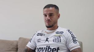 Apresentado no Santos, Coutinho desabafa sobre Vasco: 'Muito pesado para mim'