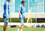 Reforço do Cruzeiro, Viña faz primeiro treino na Toca da Raposa e manda recado