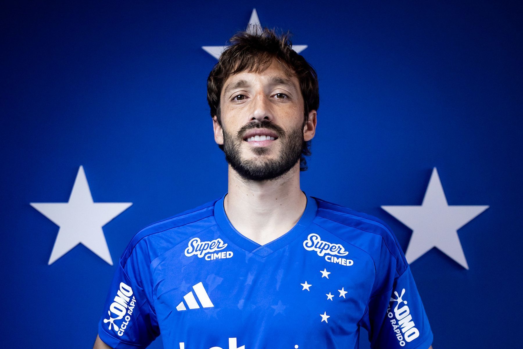 Viña no Cruzeiro: acompanhe a coletiva de apresentação do lateral-esquerdo