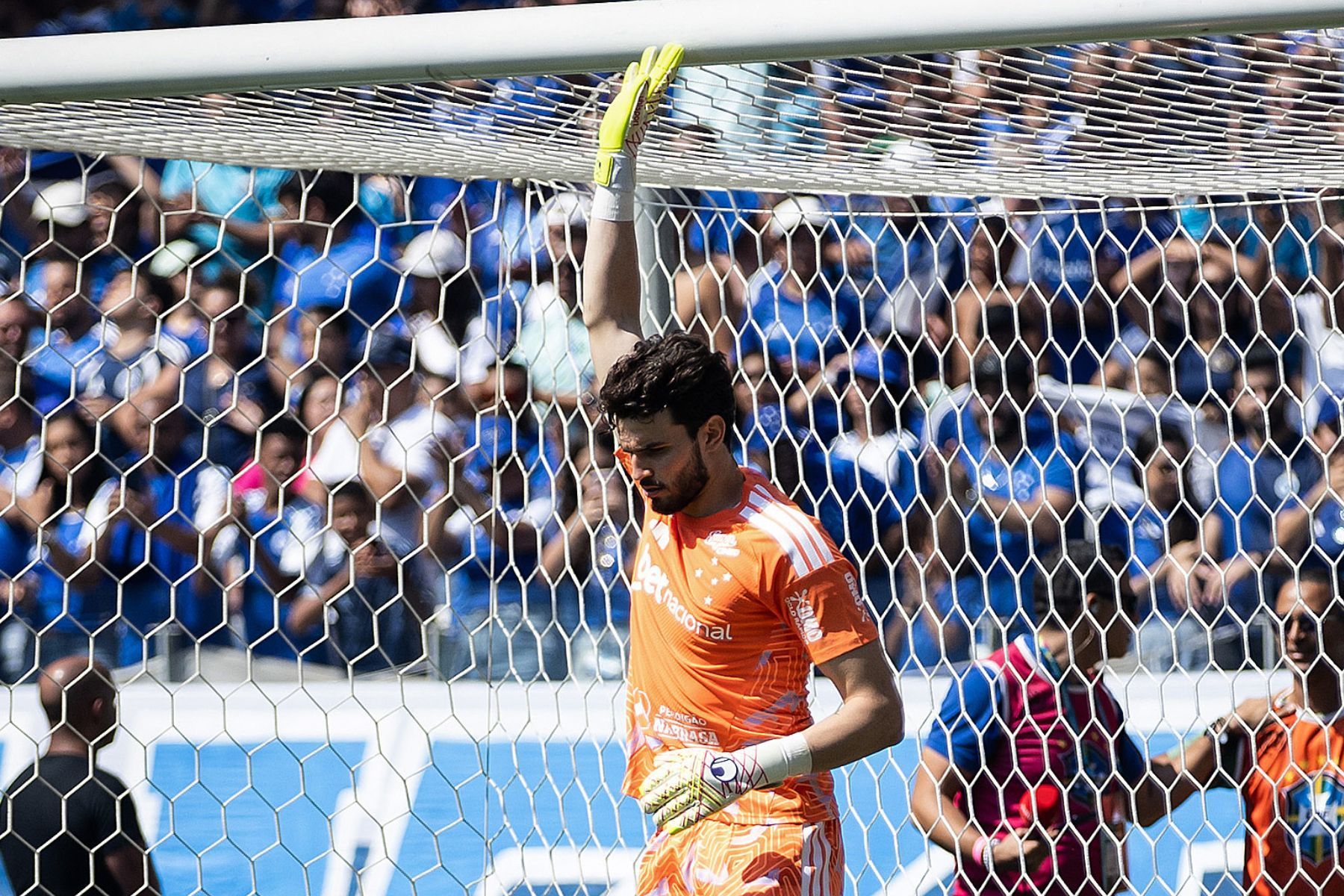 Otávio se 'blinda' de má fase defensiva do Cruzeiro e recebe prêmio no Brasileirão