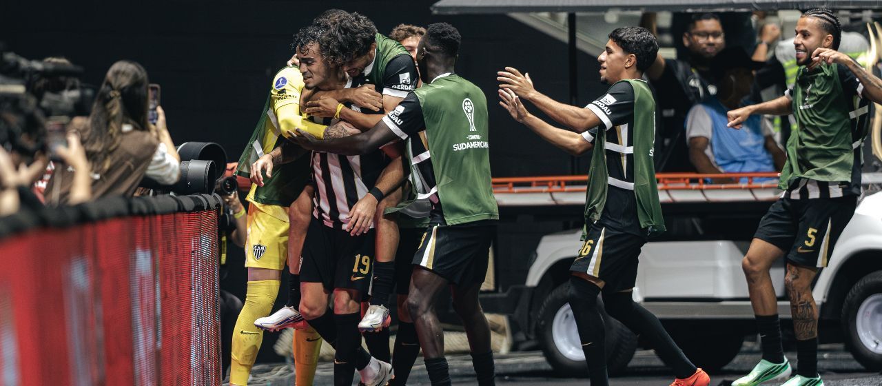 Delfim brilha nos pênaltis, Atlético vence Santos e vai à semifinal da Sul-Americana
