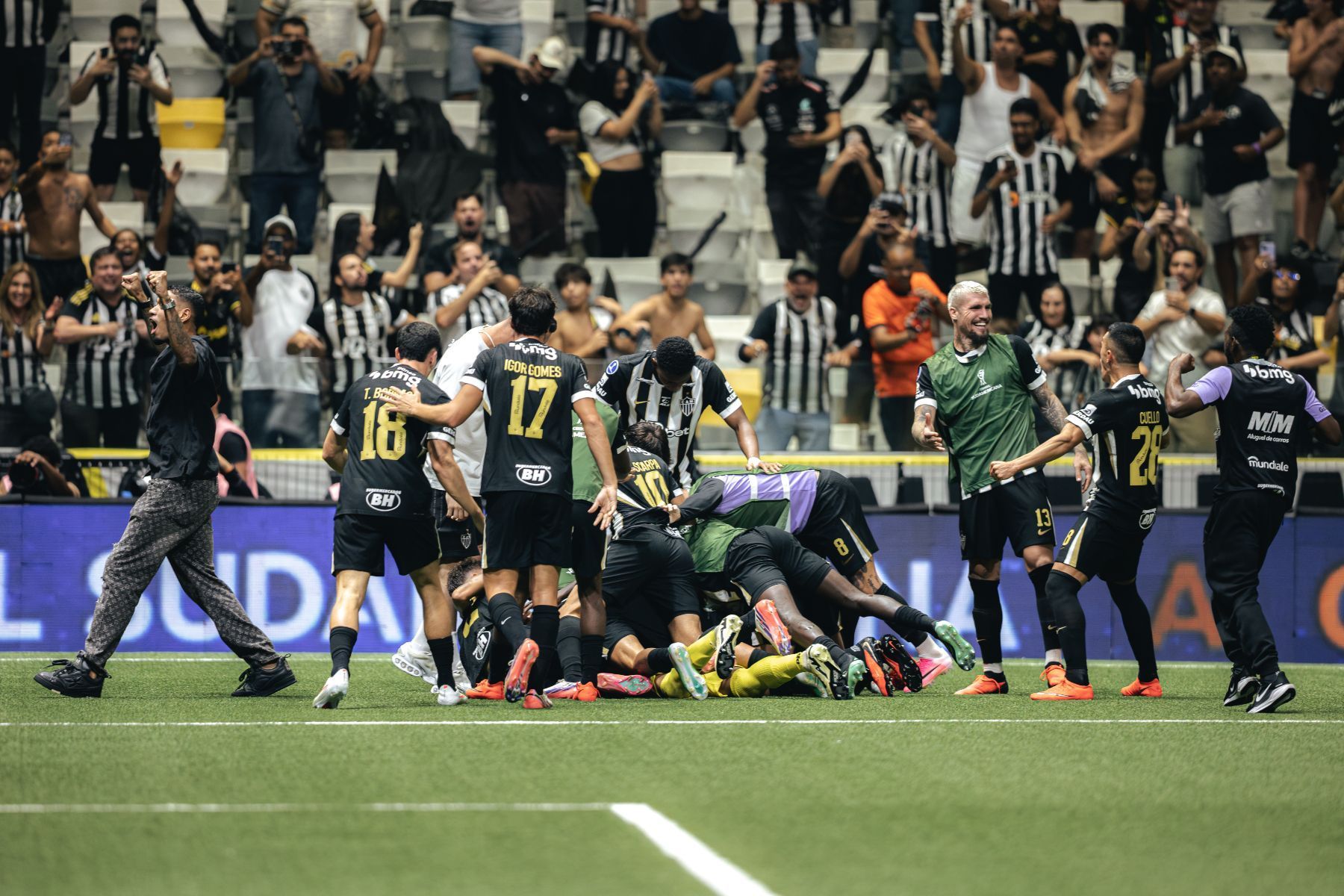 Atlético: Felipe Melo vê classificação 'heróica' e compara com vitória sobre o Cruzeiro