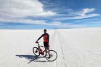 Brasileiro tenta alcançar 300 km/h de bicicleta para entrar no Guinness World Records