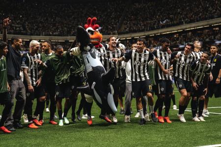 Atlético comemora classificação contra o Santos • Pedro Souza/Atlético
