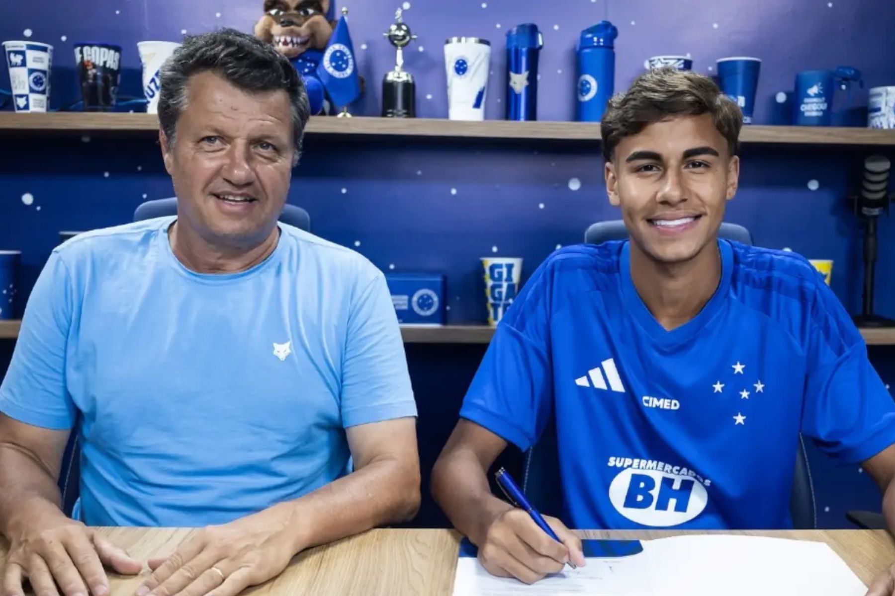 Cruzeiro assina contrato profissional com promessa de 16 anos; saiba detalhes