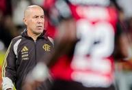 Jardim admite jogo abaixo do Flamengo, mas exalta força da torcida: 'Fantástica'