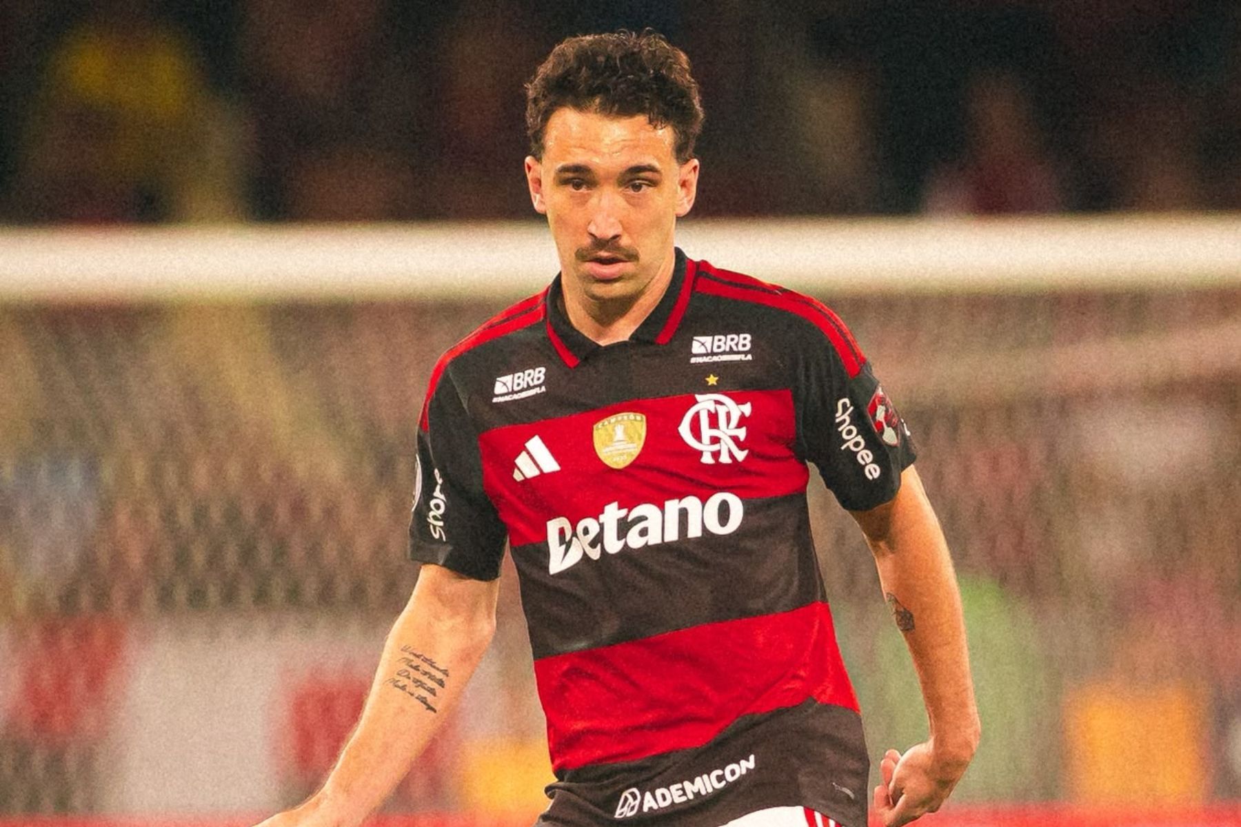 Titular do Flamengo detona Maracanã: 'Esse gramado motiva a ter o sintético'