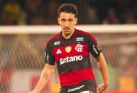 Titular do Flamengo detona Maracanã: 'Esse gramado motiva a ter o sintético'