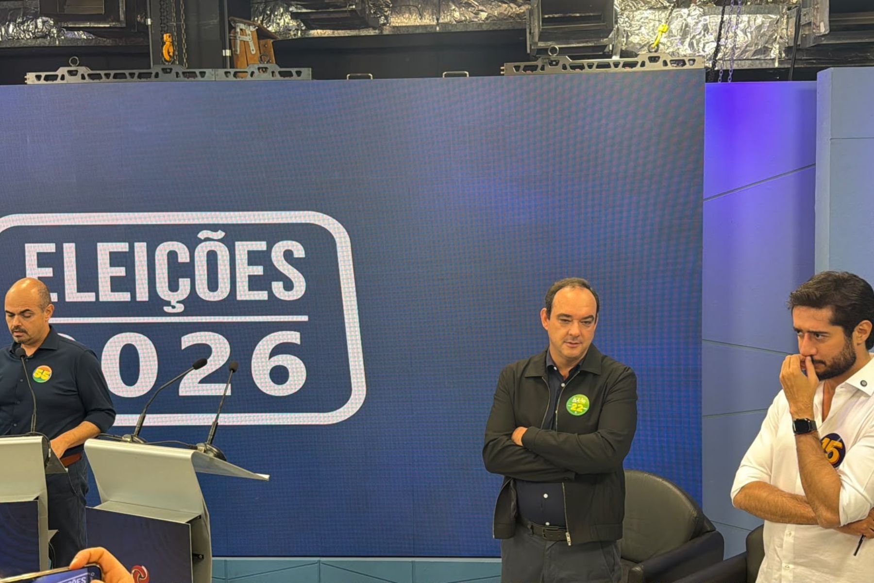 Gabriel, Simões e Roscoe criticam concorrentes que não participaram de debate